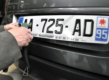 fausse_plaque_immatriculation.jpg